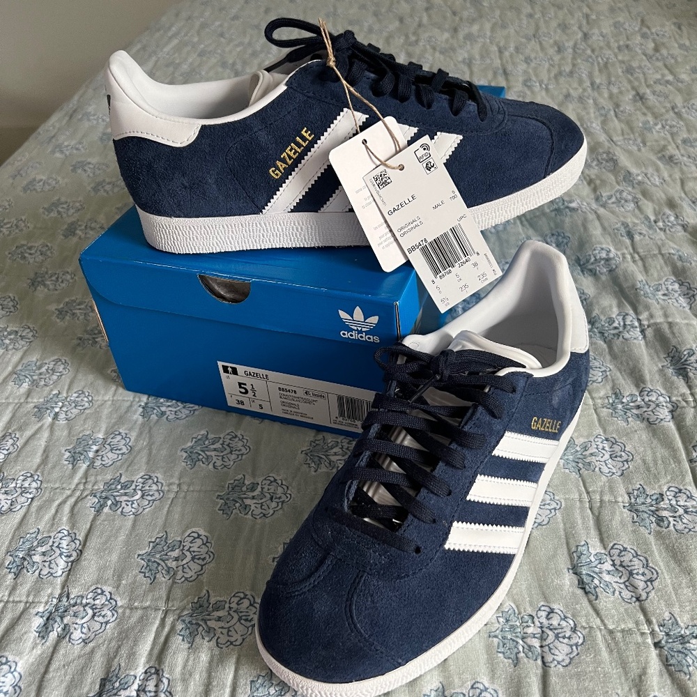 Adidas Originals Navy Gazelle shoes in Collegiate Navy Mens 5.5 / Womens 6.5